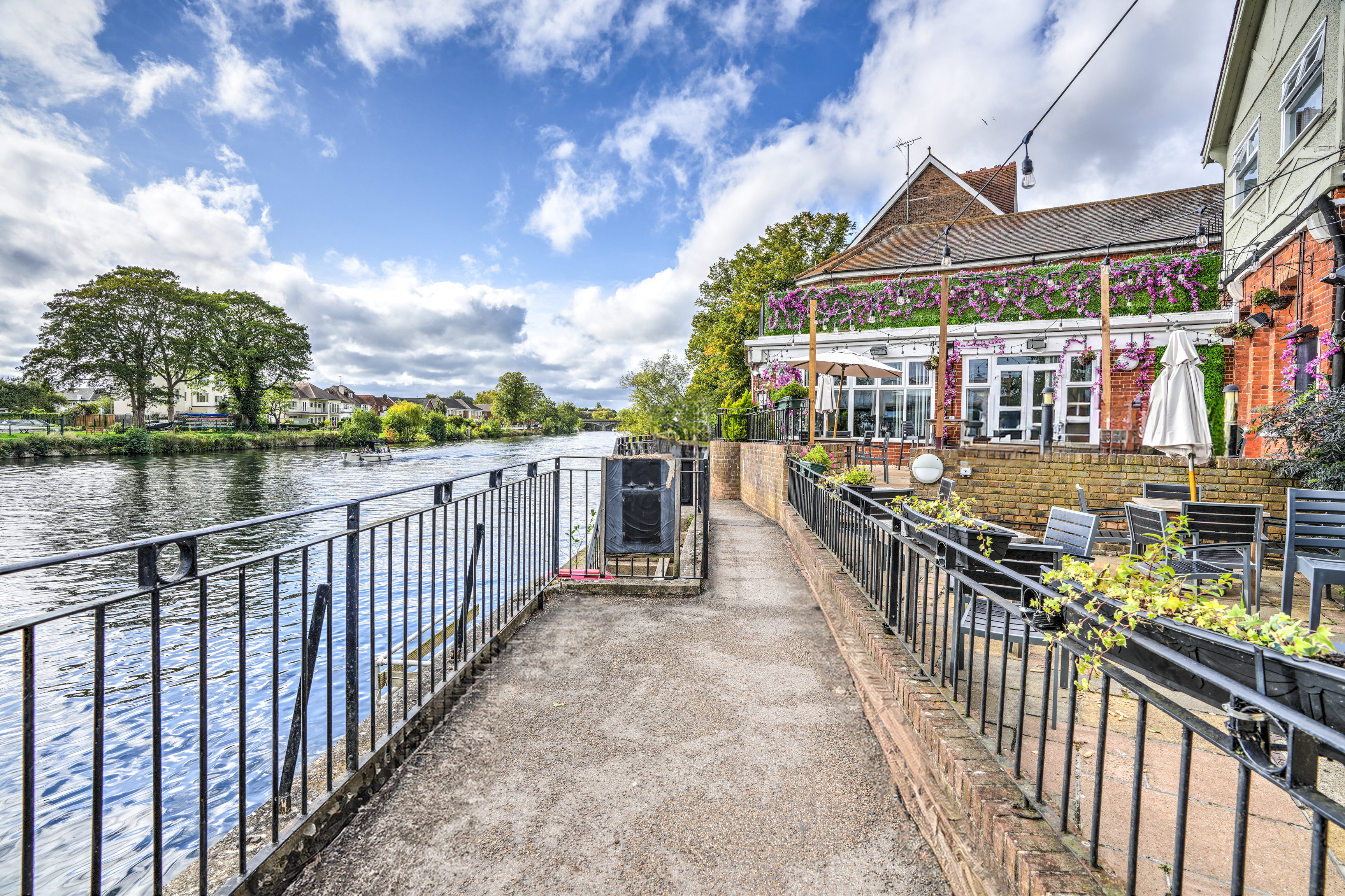 Modern Staines Hotel